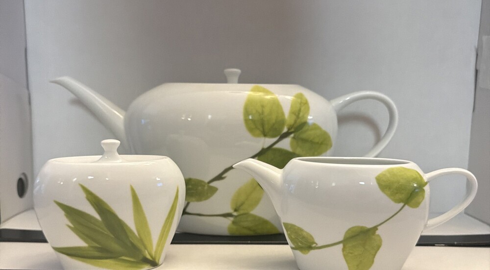 Mikasa Daylight Porcelain Teapot Sugar Bowl Creamer Set Green Leaf Portugal